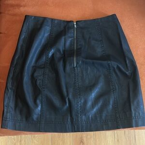 FREE PEOPLE Vegan Faux Leather Mini Skirt size
8 Festival Party‎ Country Concert